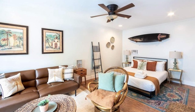 Unit B - B Ave Bungalows · Large Beach Studio, 5 Min Walk to Coronado Beach!