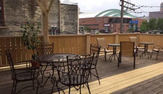 Unit B- Large Condo w/Patio/Old World 3rd+Fiserv