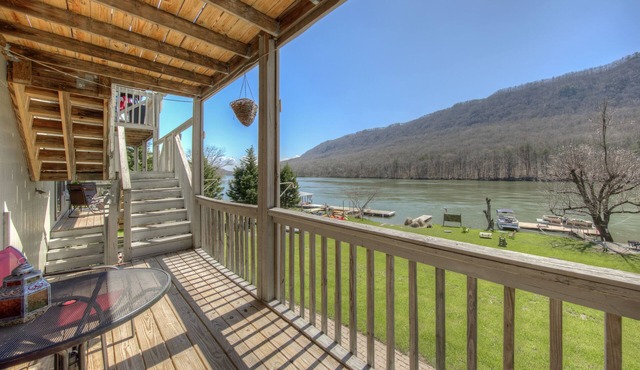 Unit C 10 Mins to Downtown! River Front Vacation W/Water Access