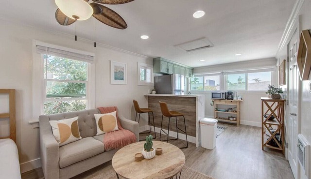 Unit C - B Ave Bungalows · Surf Shack Studio, 5 Min Walk to Coronado Beach!