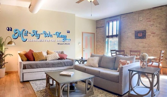 Unit C- New Big 2 King Bedroom Condo by FiservForum/3rd St