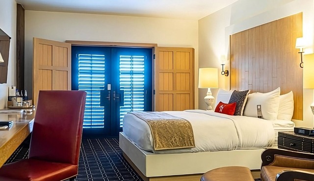 Unit with Jacuzzi! Near Winchester Mystery House w/Parking! Rooftop Terrace