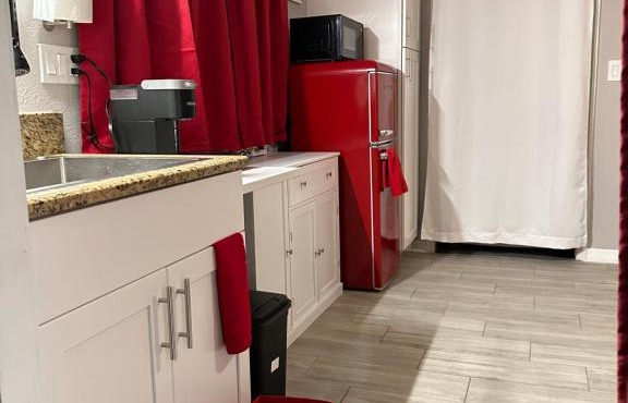 Units near USF - RubyRoom, RedRoom, Emerald Place