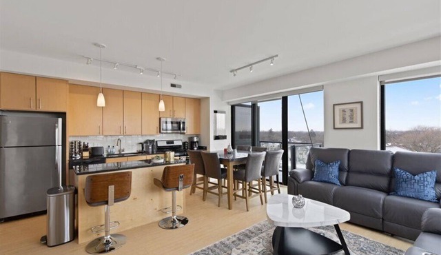 "Unity of Evanston" 3 BDR+2BA ModernLuxe High Rise
