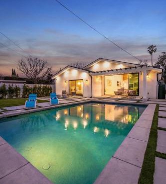 Universal Studio Stellar Home with pool and jacuzzi