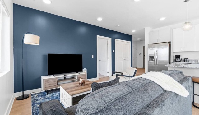 University Circle | Sleeps 6, Free Park, W/D & GYM