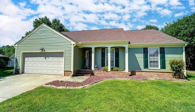 University City Villa - Near UNCC,& PNC, Large Yard, Patio, Pet Friendly! Flash Deal: Save 15% Off!