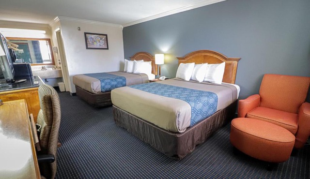 University Inn & Suites