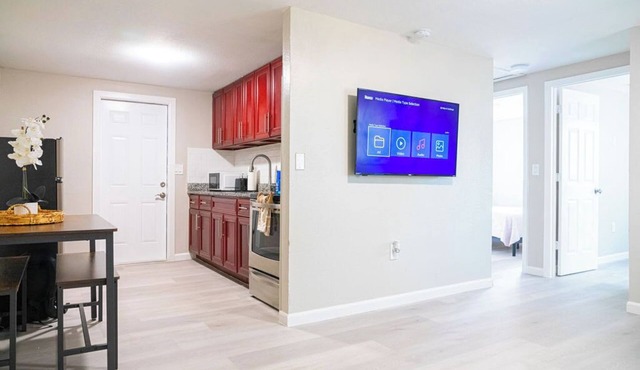 University Serenity Suites #B102