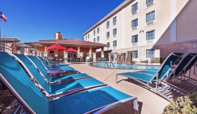 University Texas King Std Breakfast, Gym & Pool