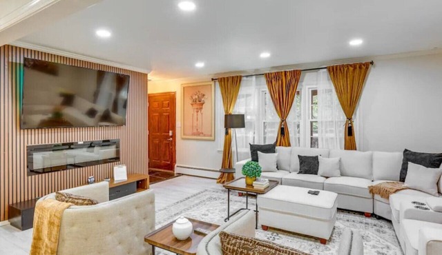 University Villa near Bucknell with Pool