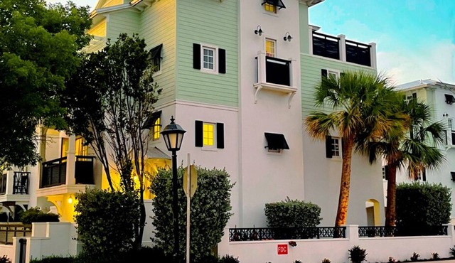 Unlock your Paradise Adventure - Between Sloppy Joe's and the Harbor