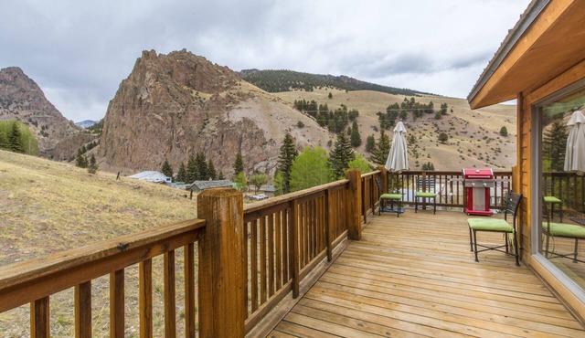 Unmatched Panoramic Mountain Views | Pet Friendly | Walk to Downtown Creede