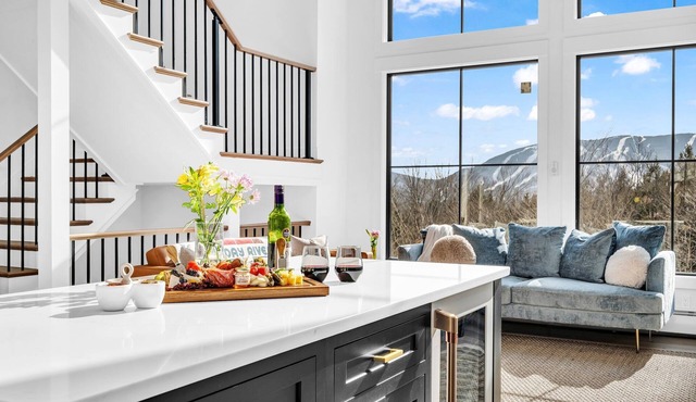 Unmatched Views of Sunday River! Slps 16! Hot Tub!