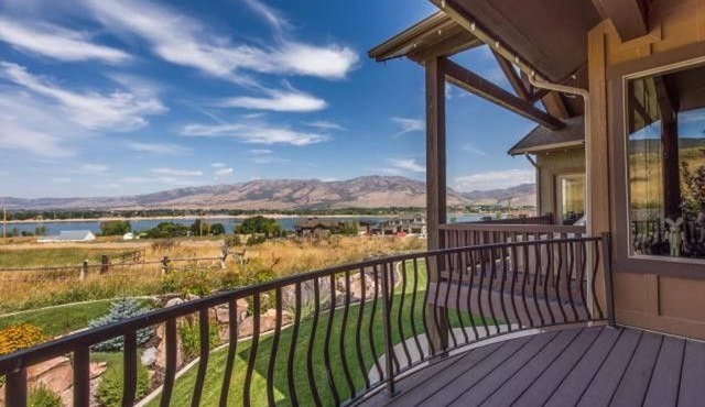Unobstructed Lake View 10 min to Snowbasin, Sleeps 16