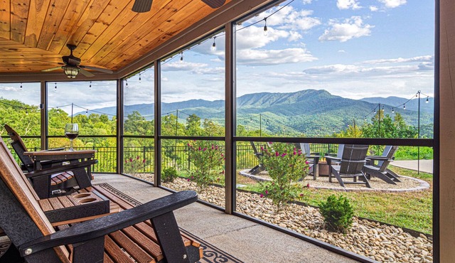 Unobstructed Smoky Mtn Views + Fire Pit + Hot Tub