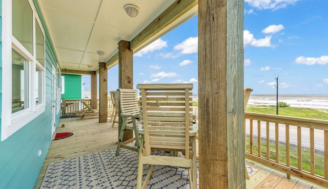 UNOBSTRUCTED Beach AND Bay views, 100m to beachnnn
