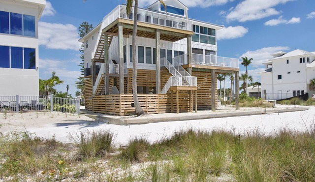 Unobstructed views of the beach from Lone Palm Retreat