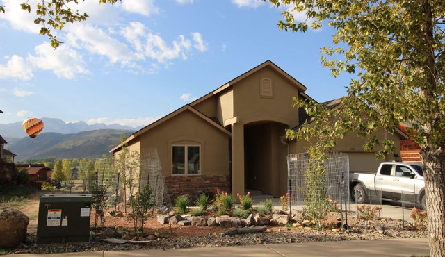 Unobstructed views of Sneffels Range & minutes to town. nSleeps 10 maximum