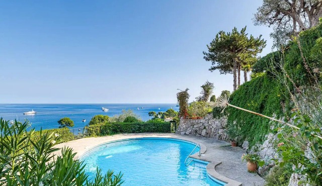 UNPARALLELED PANORAMIC VIEWS OF COASTAL BLISS IN VILLEFRANCHE AND CAP-FERRET
