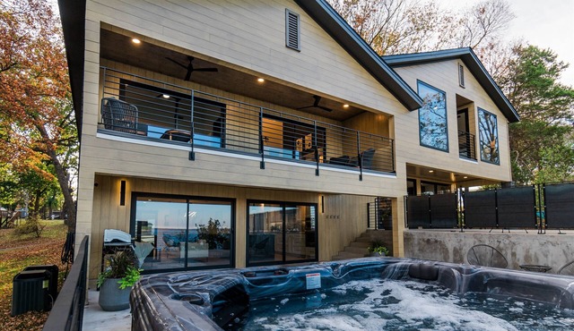 Unparallel Views, Modern Luxury, Hot Tub, Ultimate Getaway!