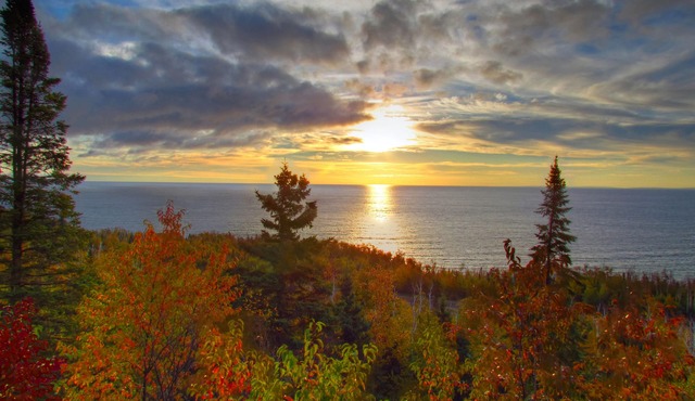 Unparalleled 180-degree Views of Lake Superior, 400 feet above the water!