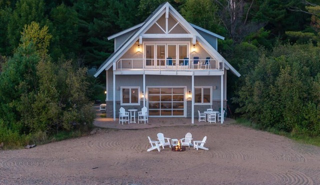 Unparalleled Crosslake Escape with Beach House