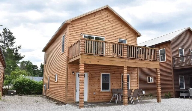 Unplug and unwind at this cottage on Lake Erie bluff