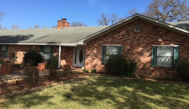 Unplug at a 4BR-3BA 5400 sq foot vintage '70s house on working cattle ranch