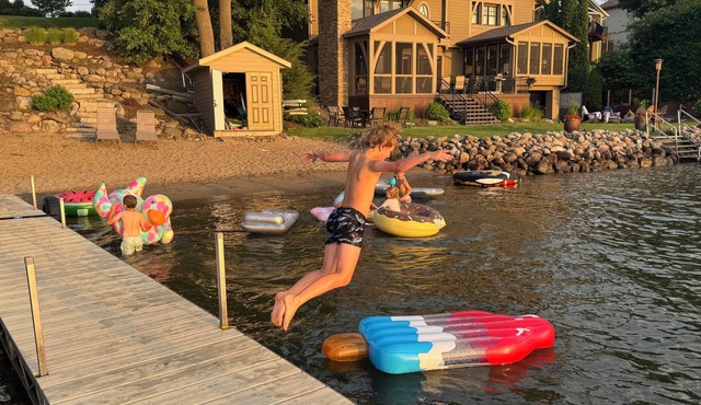 Unplug in Style at This Premier Minnesota Lakefront Haven