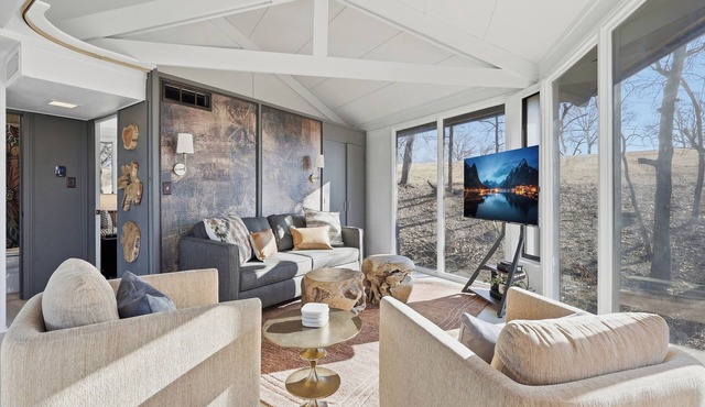 Unplug, Unwind, Welcome to the Treehouse