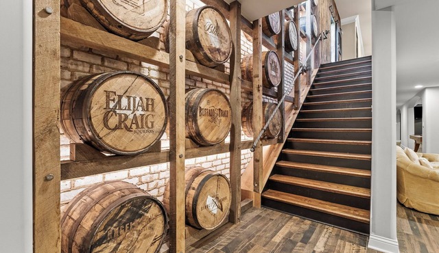 Unrivaled Elegance in Bourbon & Horse Country, 9BR 7BA, Heated Pool & Spa