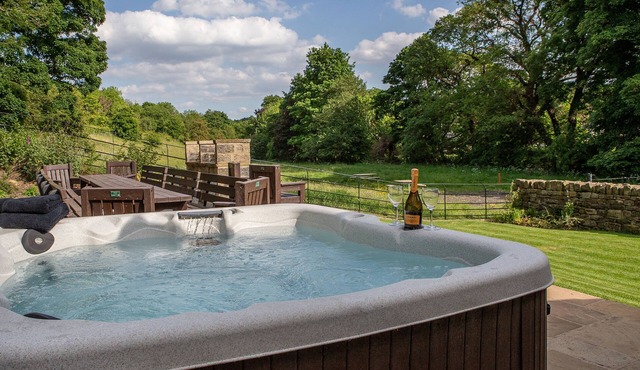 Unsliven Bridge Farm - sleeps 15 guests in 7 bedrooms