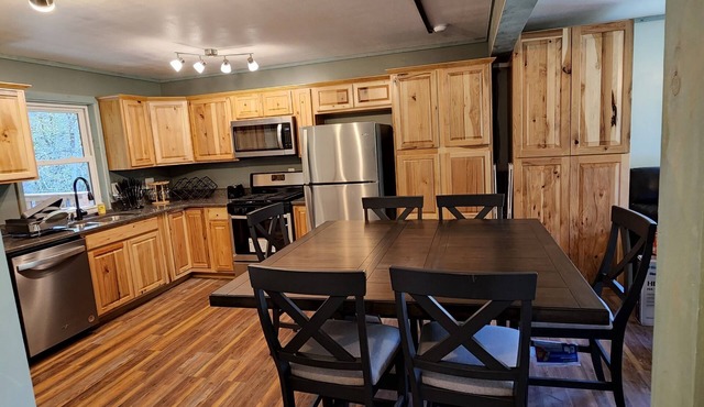 Unterwalden NEW HotTub Firepit SmartTVs Full Kitchen Mt Hideaway Trout Stream