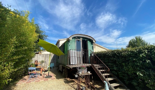 Unusual accommodation in a cosy and comfortable authentic caravan