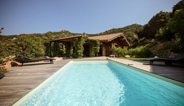 UNUSUAL AND UNIQUE HOUSE IN THE FAR SOUTH