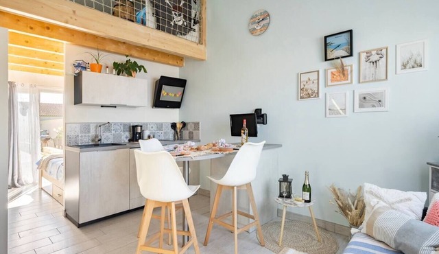 Unusual cozy little n is, ideal location, attentive welcome