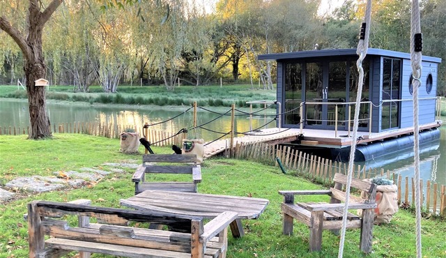 Unusual ecolodge surrounded by nature 5 minutes from the beach