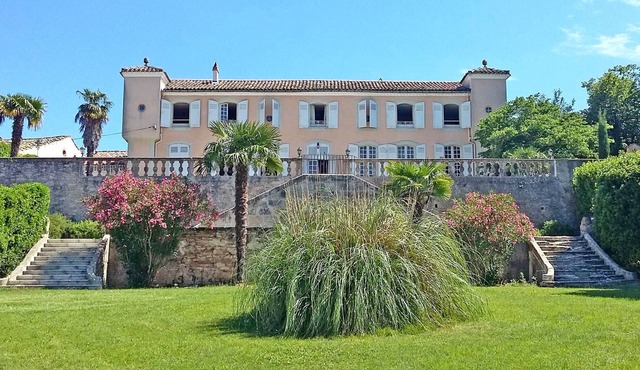 UNUSUAL: Family castle with pool for 25 people! 30 € / day / per