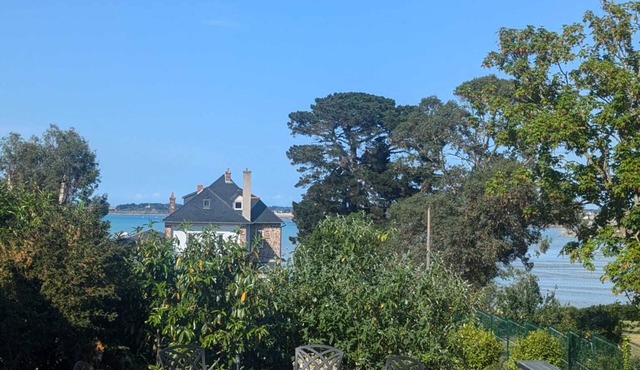 Unusual seaside gite opened in May 2025 in Notre Dame des Grèves,