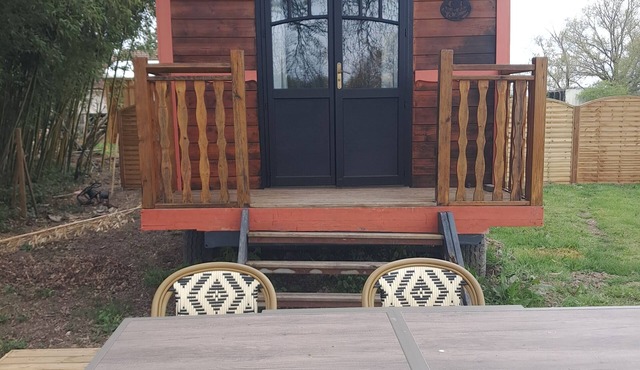 Unusual stay in a caravan with private jacuzzi pets welcome!