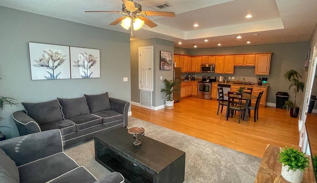 Unwind After Work, 3BR 2BA, King Beds, WiFi