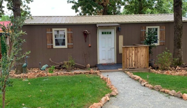 "Unwind and Embrace Nature's Serenity at Creekside Cabins: Your Idyllic Retreat!