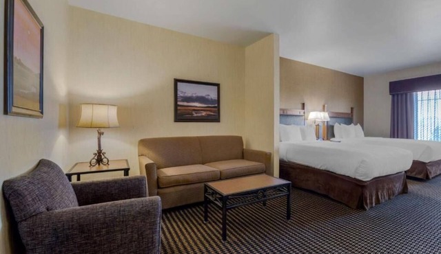 Unwind and Explore in Bryce Canyon! Free Breakfast, Outdoor Pool, Free Parking!