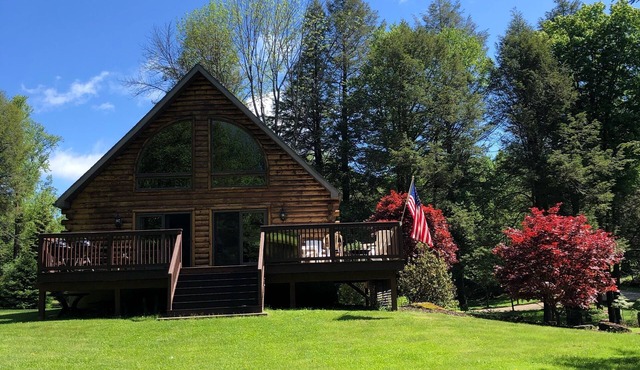 Unwind and Exhale, this log cabin chalet is for you !