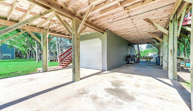 Unwind and Fish: Caney Creek Retreat with Prime Fishing Access