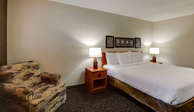 Unwind at a Riverside Locale: Panoramic Views, Craft Brews & Hot Breakfast
