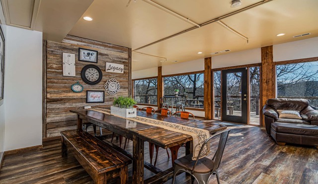 Unwind at Ozark Outdoor! Nestled in Nature-Pvt Firepit & Hot Tub-Near Big Cedar Cozy
