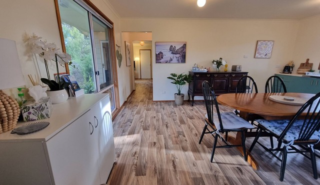 UNWIND AT THE 3BR CAPE BEACH HOUSE | FREE Wi-Fi | Families, Solo, Couples, Pets