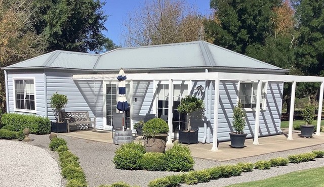 Unwind at "Woodbury Lodge"